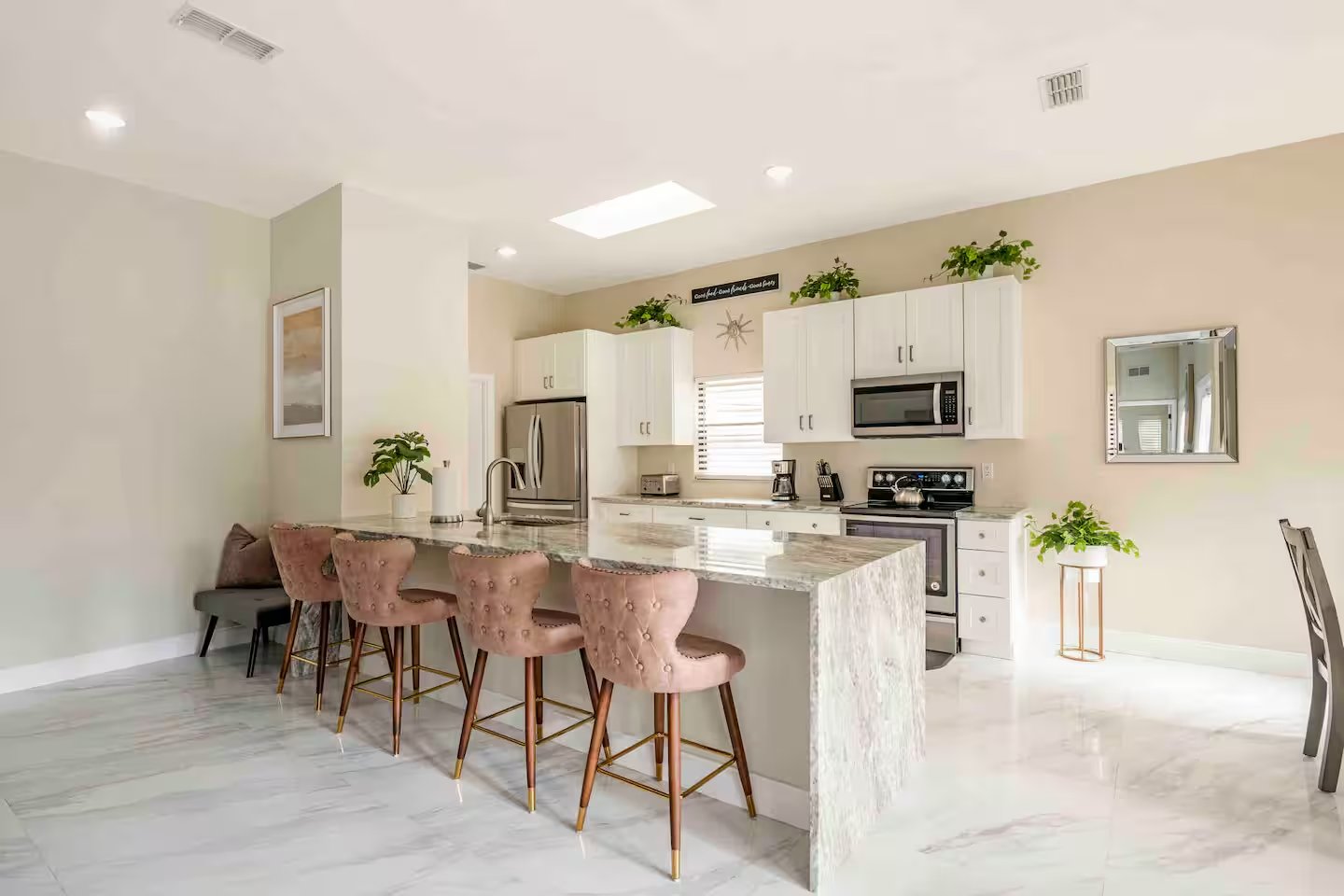 3 bedroom vacation rental Sarasota Florida - fully renovated kitchen with marble island